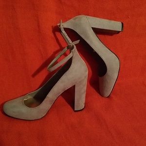 NEW Madden Girl Prinnce Pump Size 8M (fit 7.5)